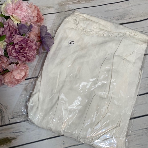 Boho Flowing White Cover Up Crochet Detail - Picture 15 of 16